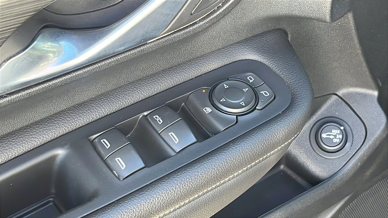 Certified 2022 GMC Terrain SLT w/ Infotainment Package II image 12