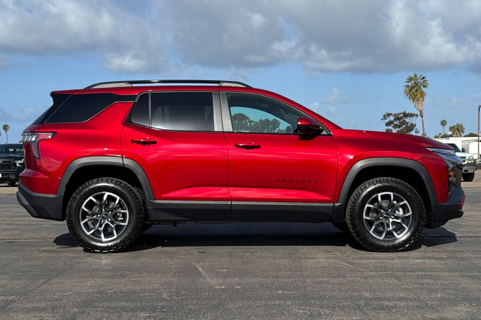 New 2025 Chevrolet Equinox ACTIV image 3