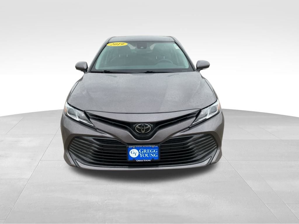 Used 2019 Toyota Camry L image 10