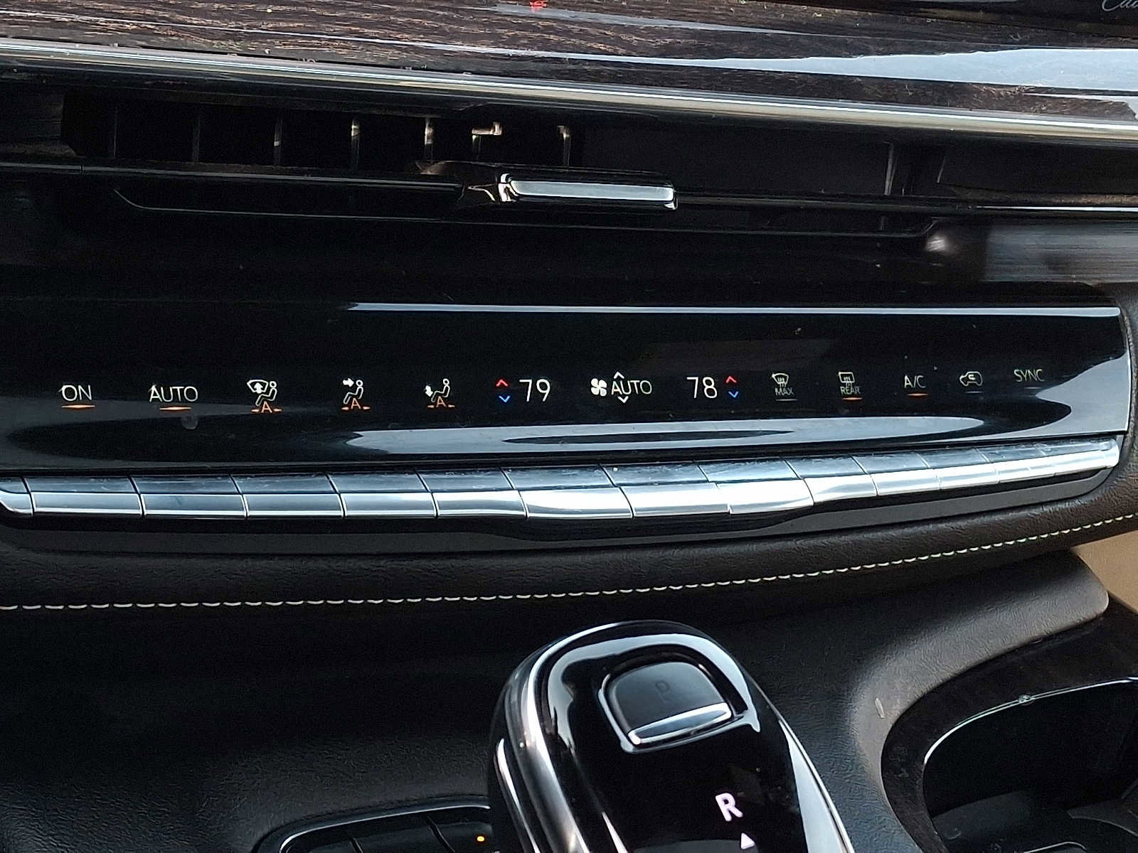 Used 2022 Cadillac Escalade Premium Luxury image 12