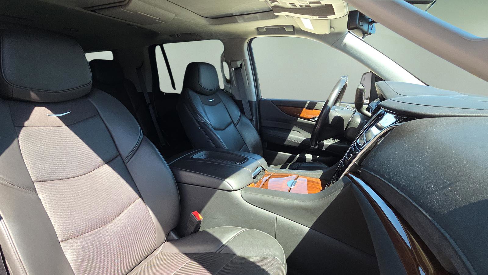 Used 2020 Cadillac Escalade Luxury image 16