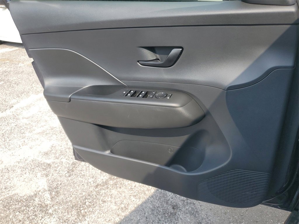 Used 2025 Hyundai Kona SEL image 20