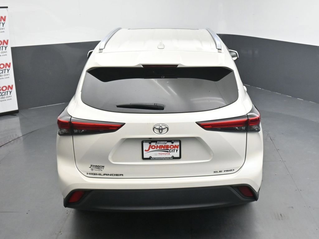 Used 2021 Toyota Highlander XLE AWD/4WD image 30