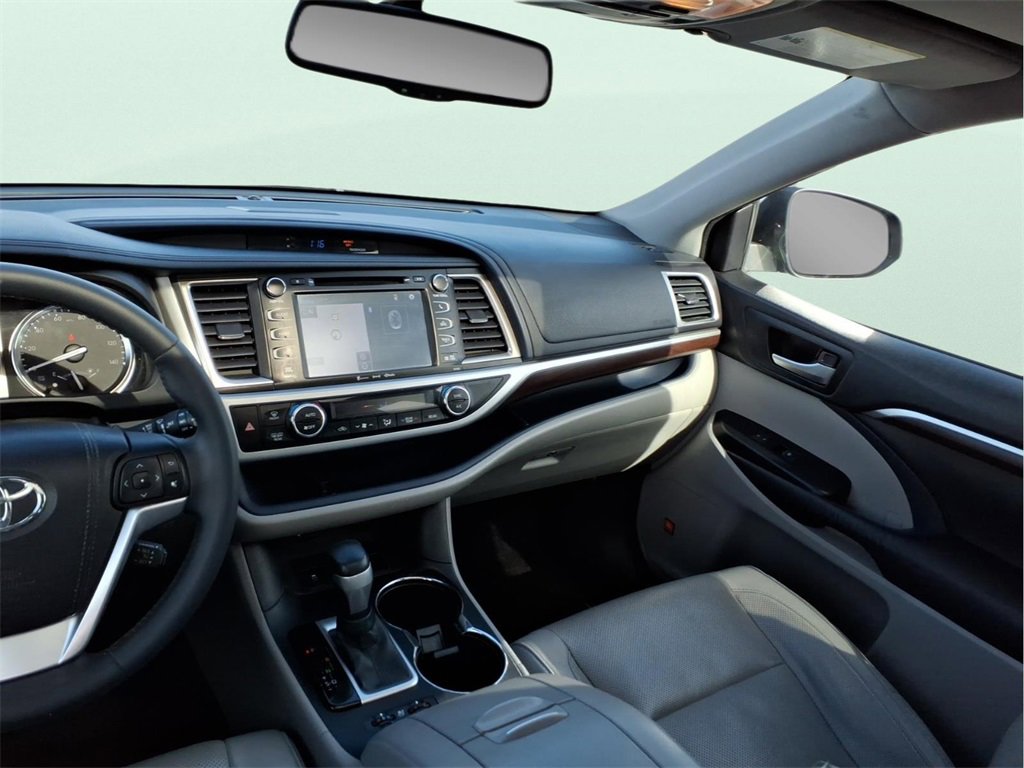 Used 2016 Toyota Highlander Limited image 15
