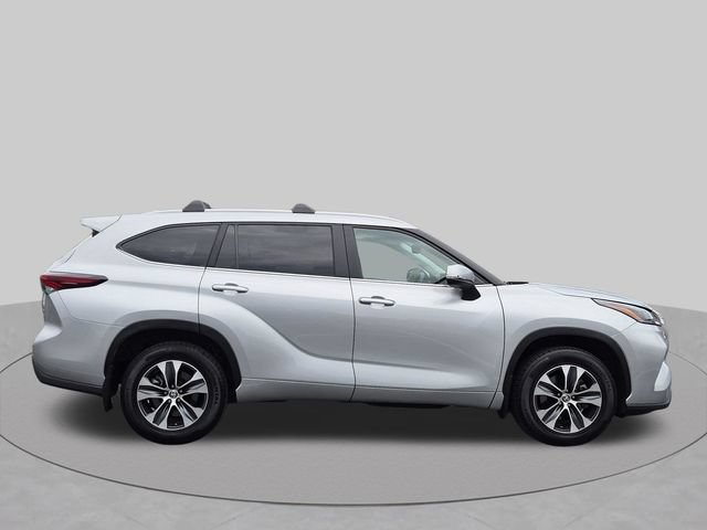 Certified 2024 Toyota Highlander XLE AWD/4WD image 4