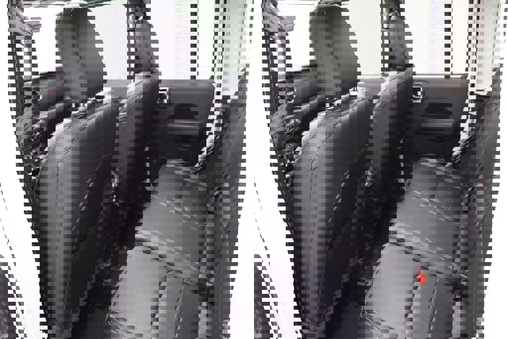 Used 2023 Jeep Wrangler Unlimited Sahara image 11