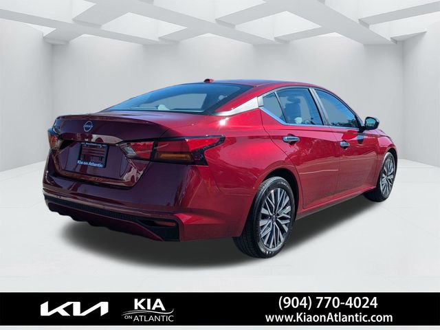 Used 2025 Nissan Altima 2.5 SV image 3