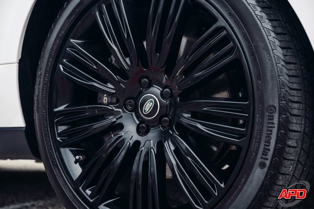 Used 2018 Land Rover Range Rover HSE image 2