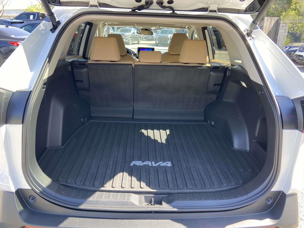 Used 2025 Toyota RAV4 XLE Premium FWD image 10