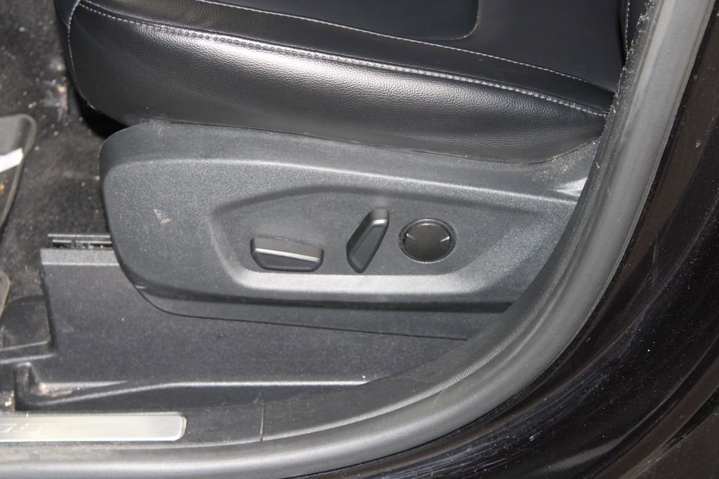 Used 2024 Ford Edge Titanium AWD/4WD image 16