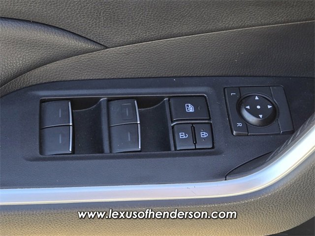 Used 2022 Toyota RAV4 SE w/ Convenience Package image 22