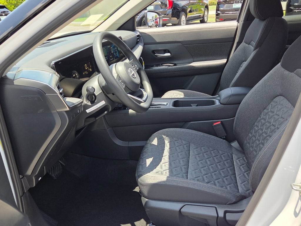 New 2026 Nissan Kicks SV w/ Cold Weather Package FWD image 3