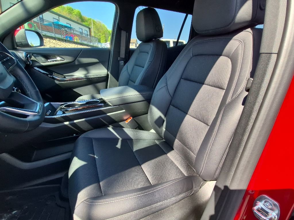 Used 2025 Chevrolet Equinox LT w/ Convenience Package II image 11