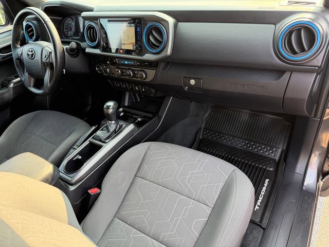 Used 2016 Toyota Tacoma TRD Sport AWD/4WD image 19