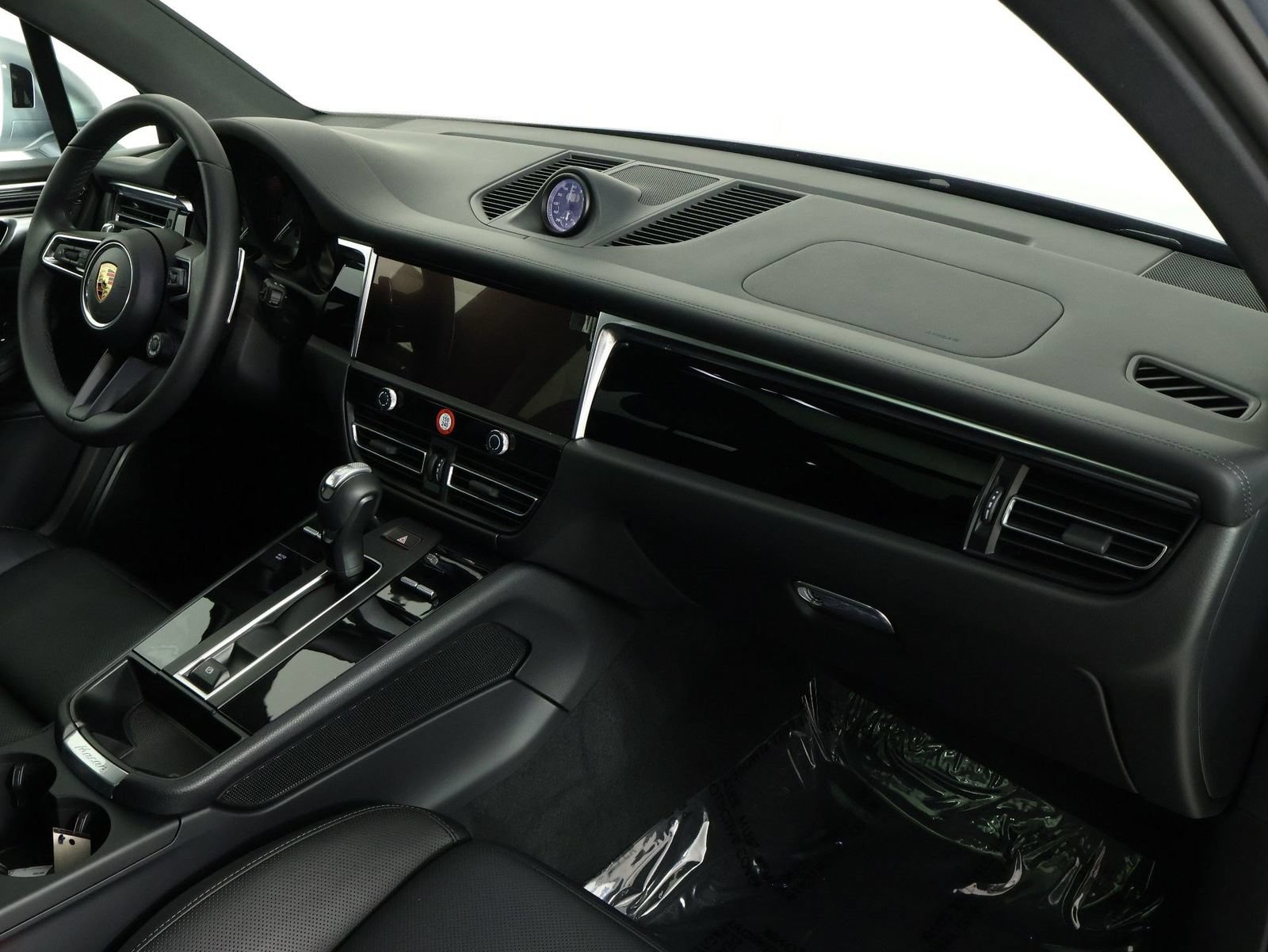 Certified 2026 Porsche Macan AWD/4WD image 24