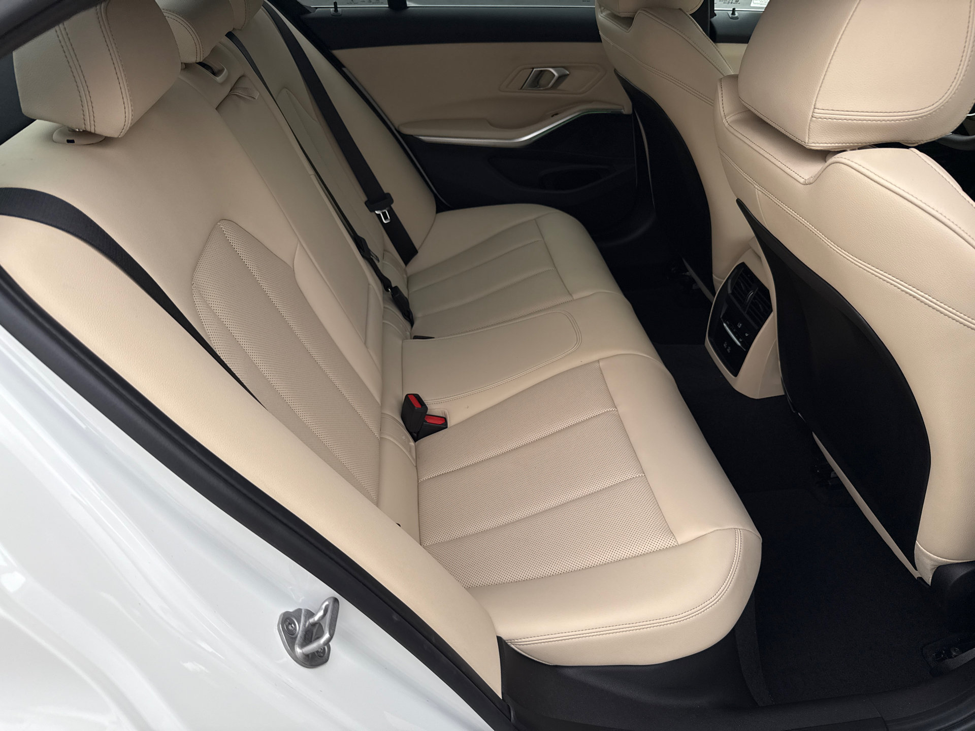 Used 2025 BMW 330i Sedan w/ Convenience Package RWD image 15