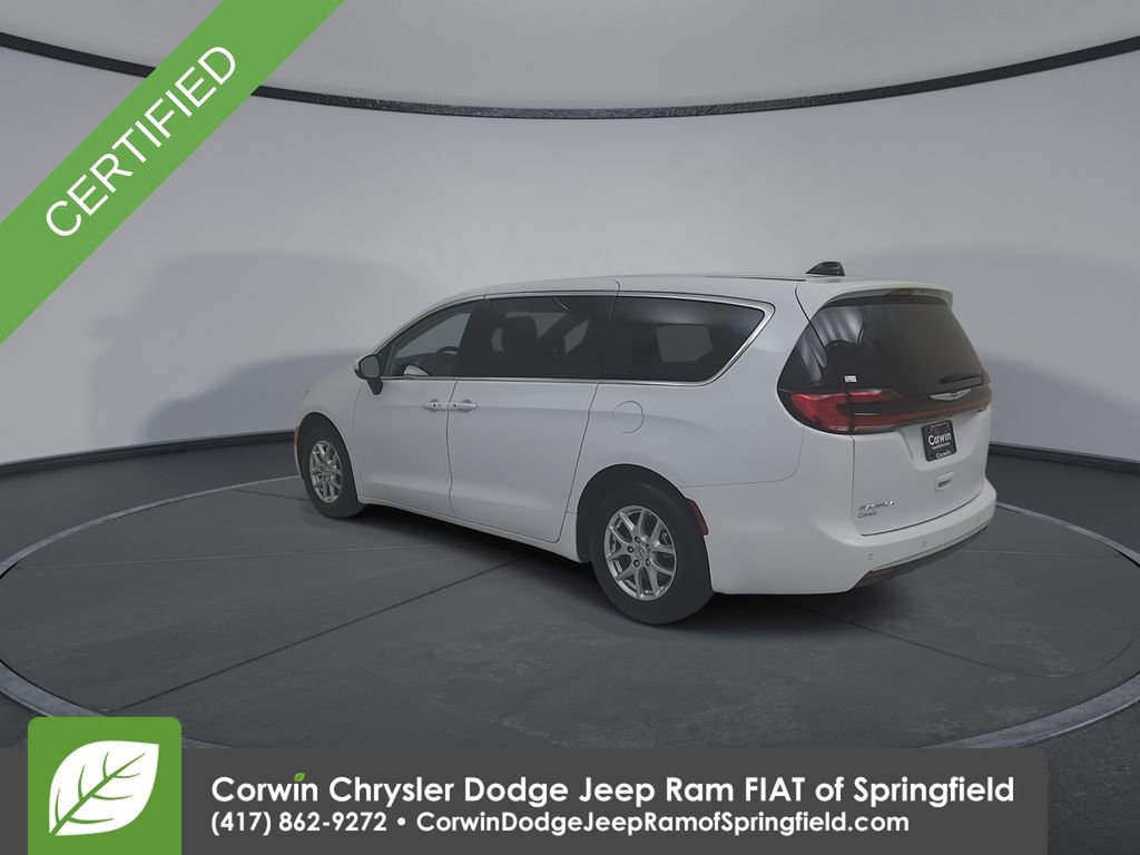 Certified 2023 Chrysler Pacifica Touring-L image 11
