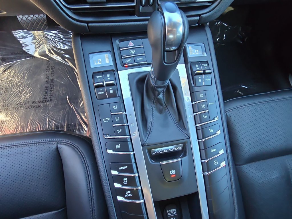 Used 2021 Porsche Macan S AWD/4WD image 31