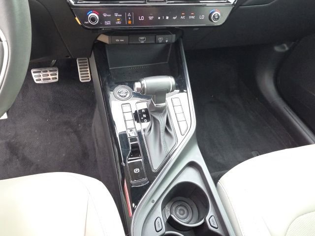 Used 2023 Kia Niro EX Touring image 18