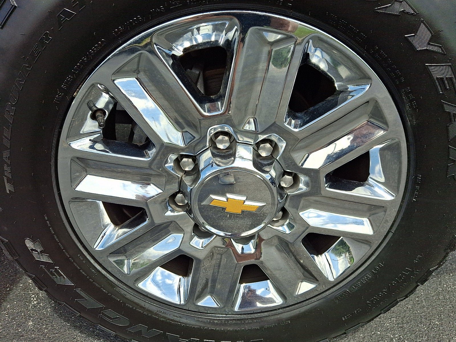 Used 2024 Chevrolet Silverado 3500 High Country w/ High Country Premium Package AWD/4WD image 8