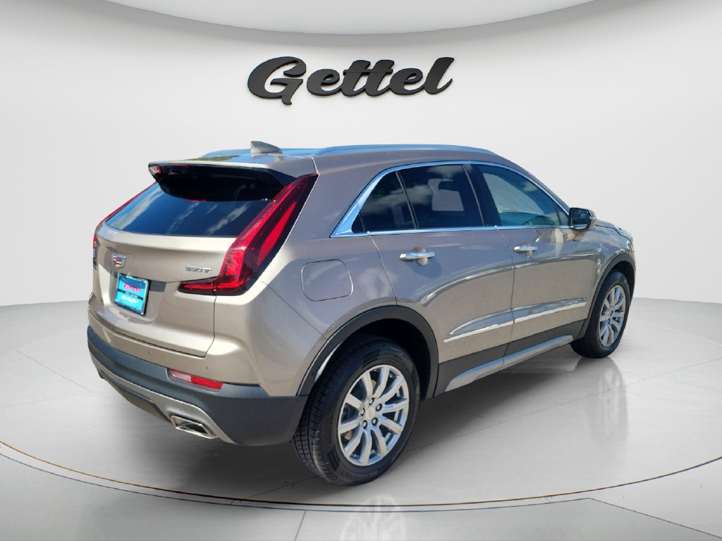 Used 2023 Cadillac XT4 Premium Luxury w/ Enhanced Visibility Package FWD image 7