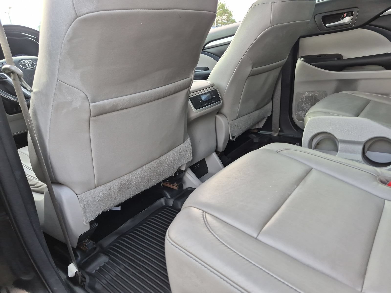 Used 2017 Toyota Highlander XLE AWD/4WD image 16