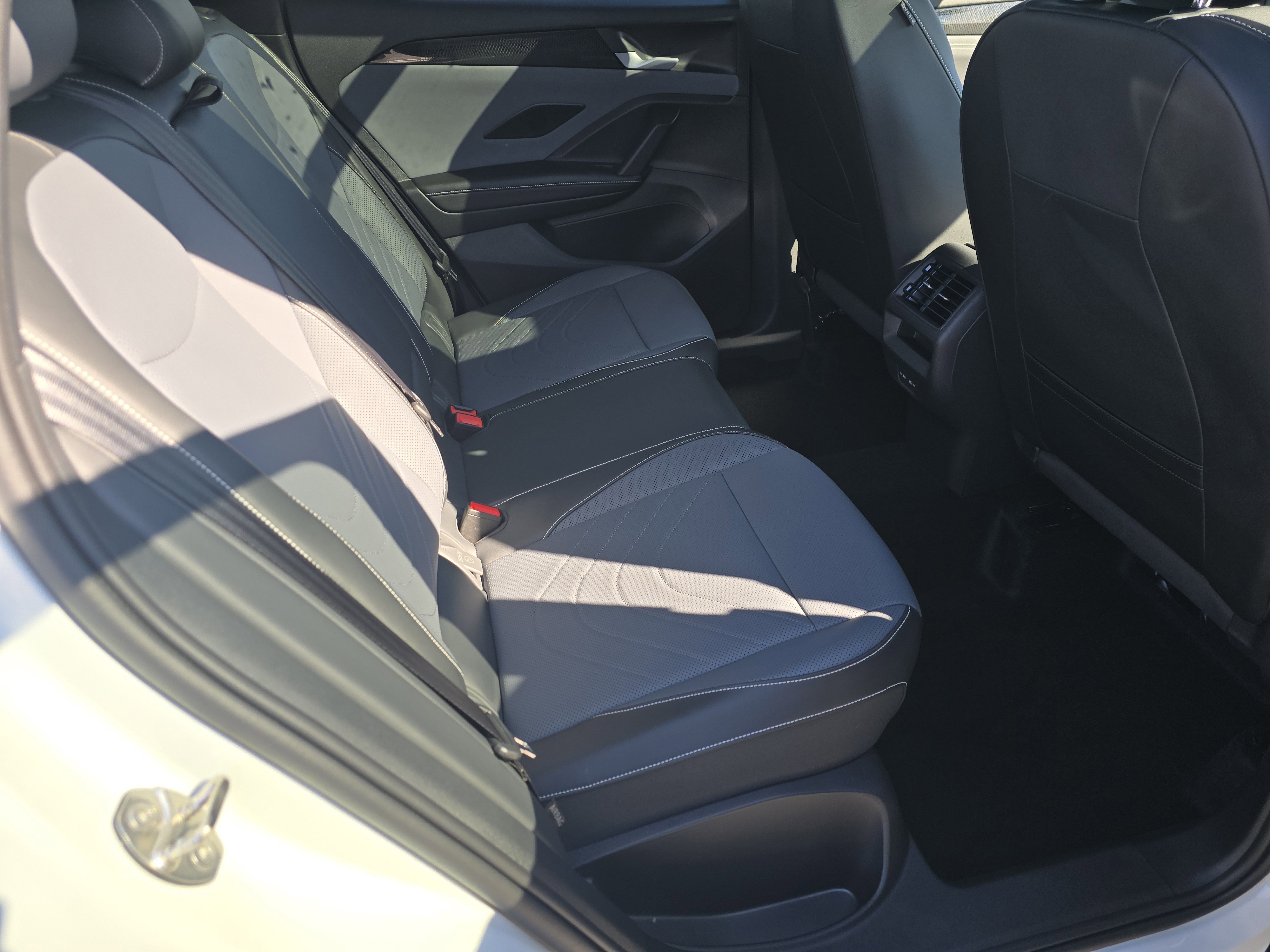 New 2026 Volkswagen Tiguan SE R-Line image 15