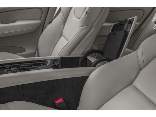 Used 2018 Volvo XC60 T6 Momentum w/ Advanced Package image 10