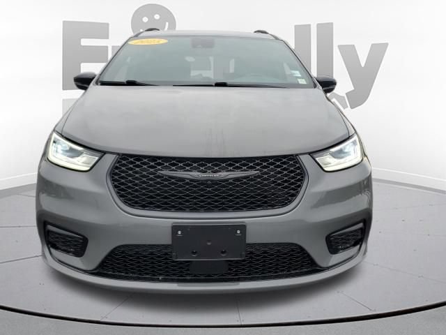 Used 2025 Chrysler Pacifica Limited AWD/4WD image 8