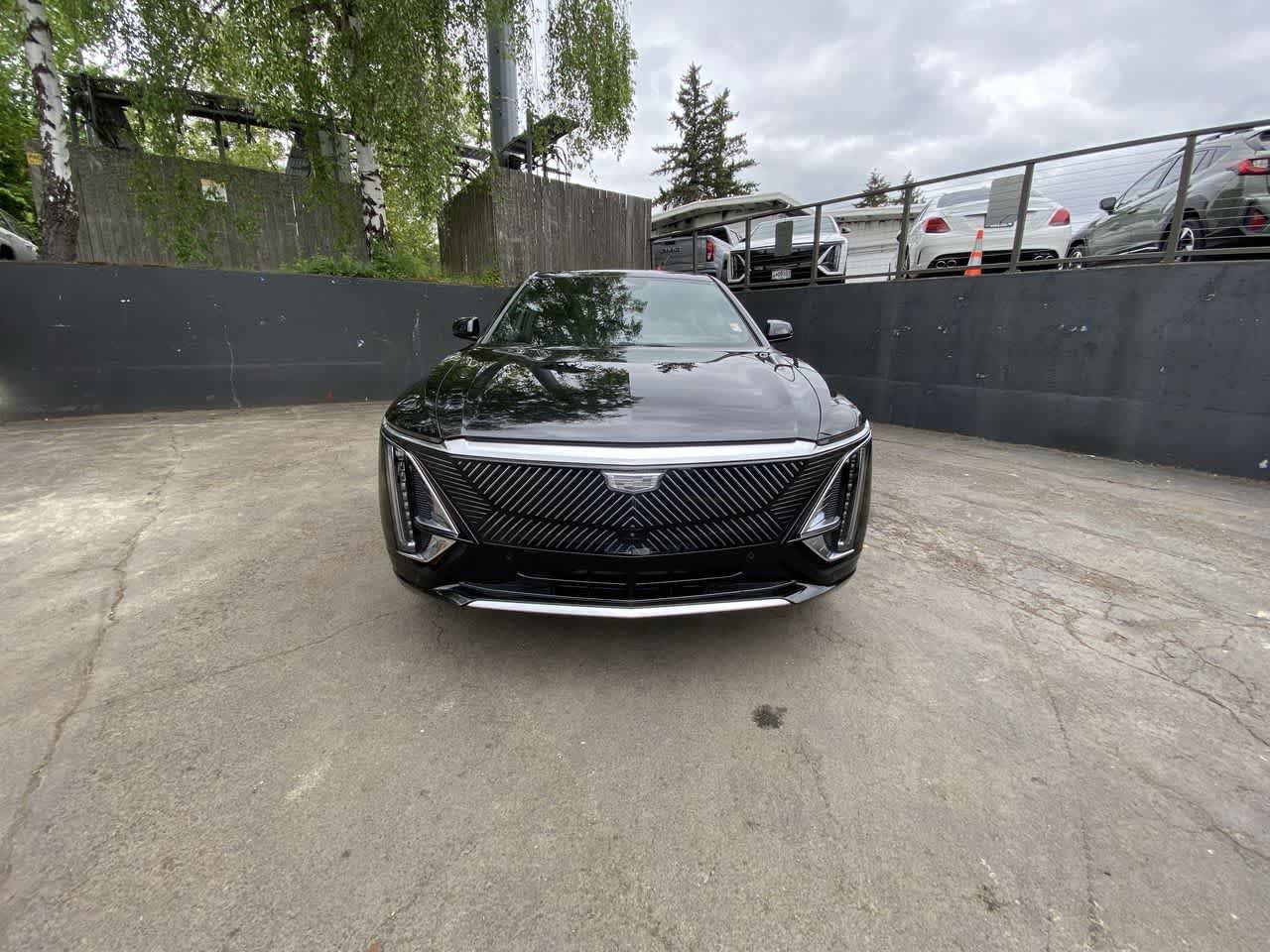 Used 2024 Cadillac Lyriq Luxury w/ Nappa Leather Package AWD/4WD image 9
