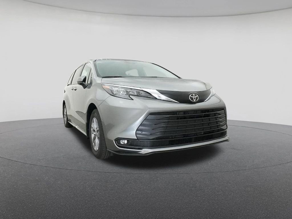 New 2026 Toyota Sienna XLE image 30