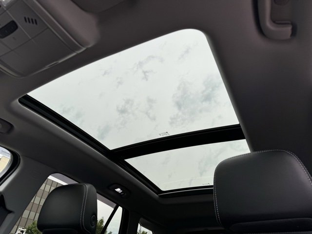 Used 2024 GMC Terrain SLT image 13