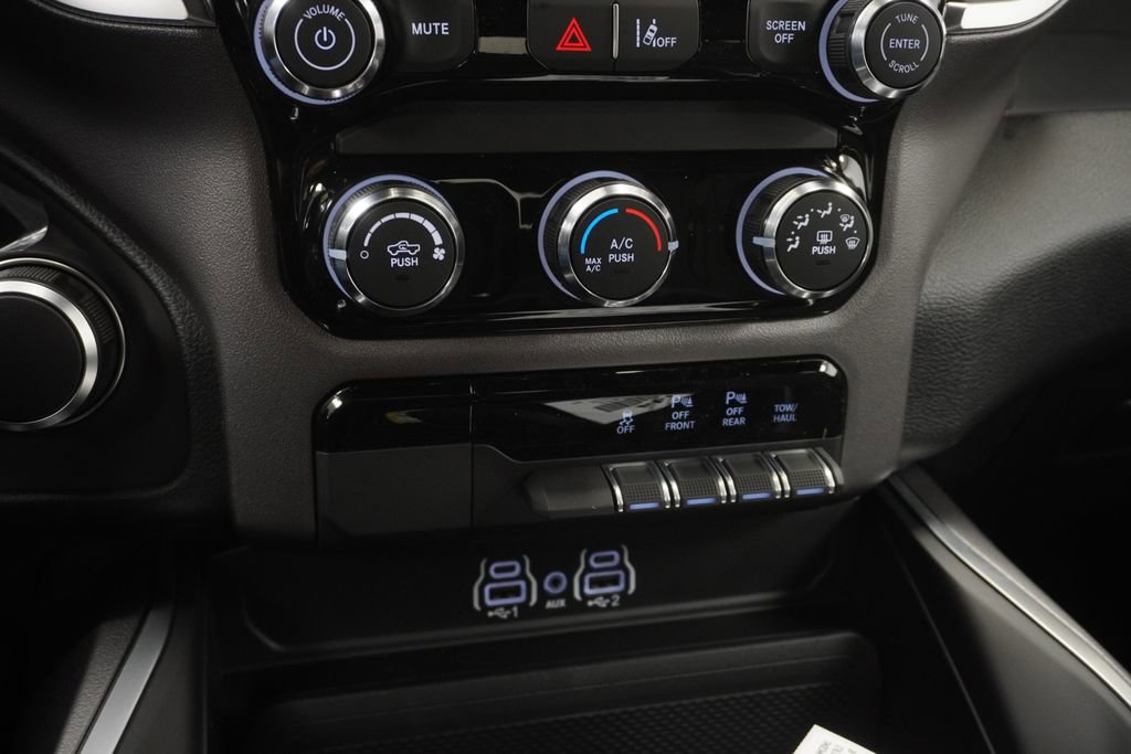 New 2026 RAM 1500 Express AWD/4WD image 23