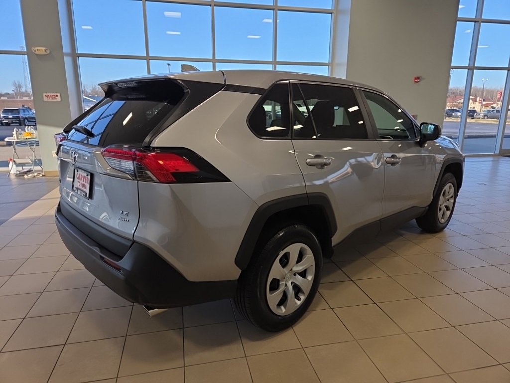 Used 2022 Toyota RAV4 LE image 7