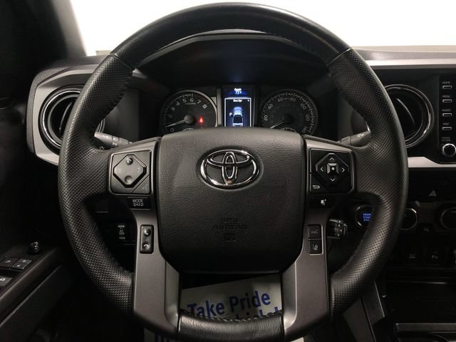 Used 2022 Toyota Tacoma TRD Off-Road w/ Technology Package AWD/4WD image 17