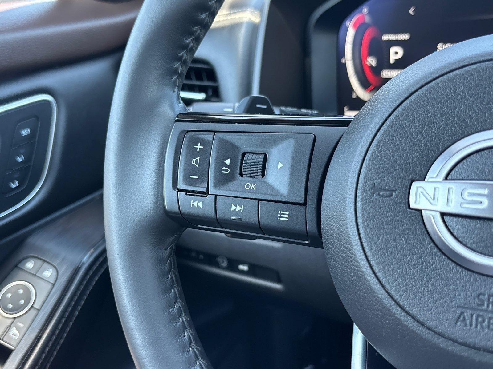 Used 2023 Nissan Rogue Platinum image 19