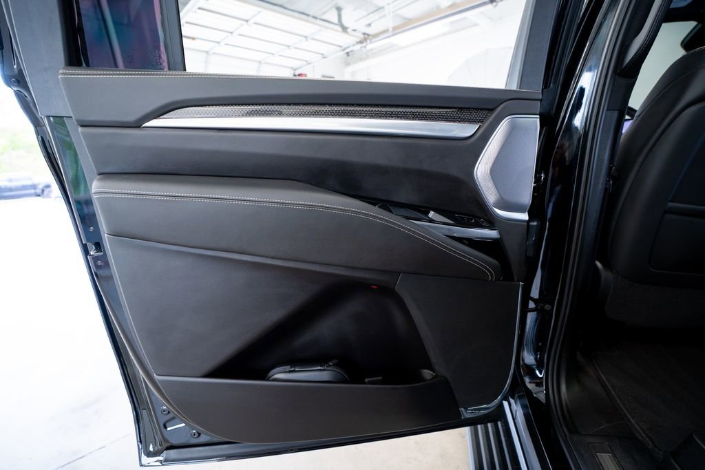 Used 2025 Cadillac Escalade ESV V image 51