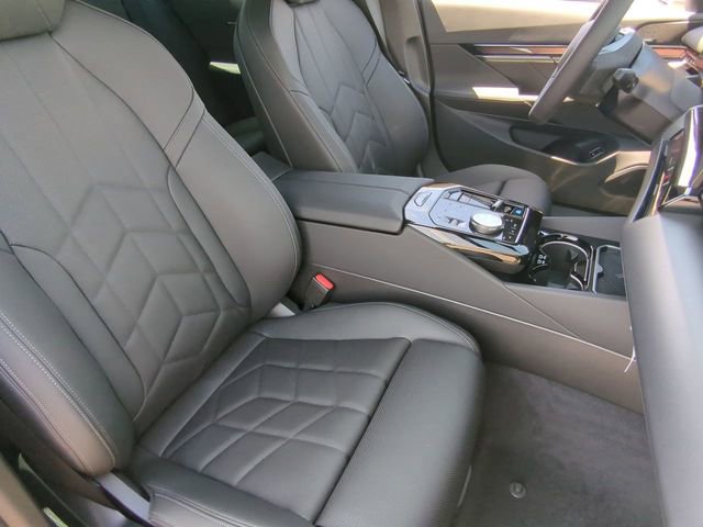 Used 2025 BMW i5 eDrive40i w/ Premium Package image 11