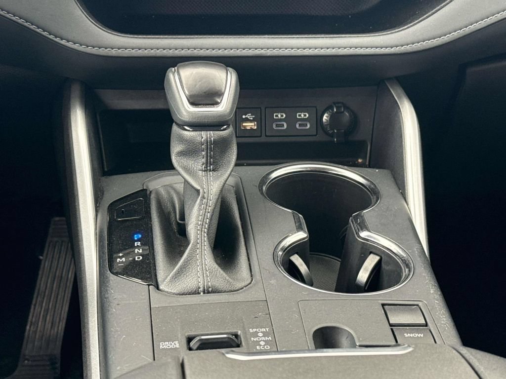 Used 2025 Toyota Highlander LE FWD image 20