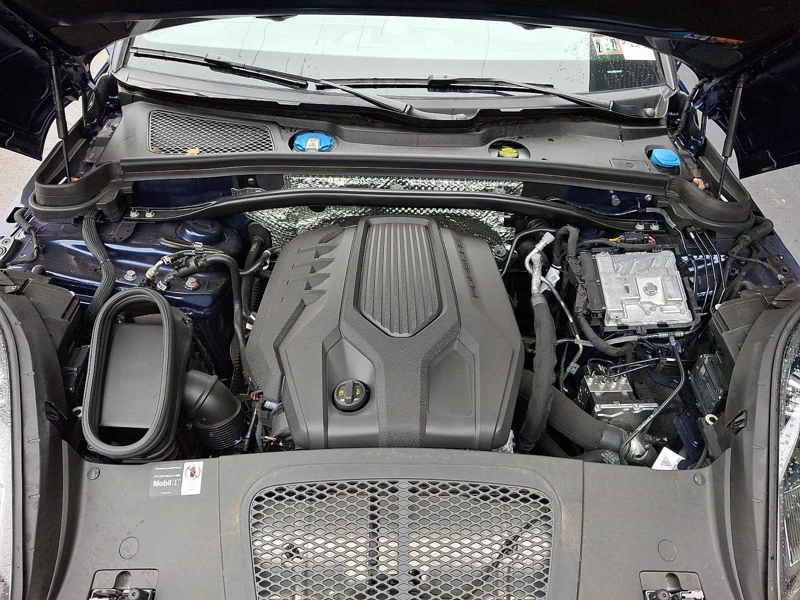 Certified 2026 Porsche Macan AWD/4WD image 28