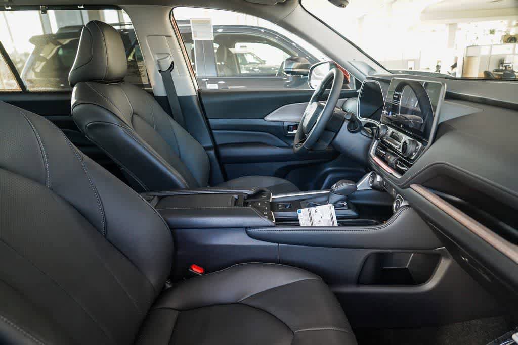 New 2025 Toyota Grand Highlander AWD Hybrid image 16