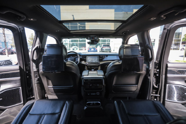 Used 2022 Jeep Wagoneer Series III w/ Premium Group I AWD/4WD image 58