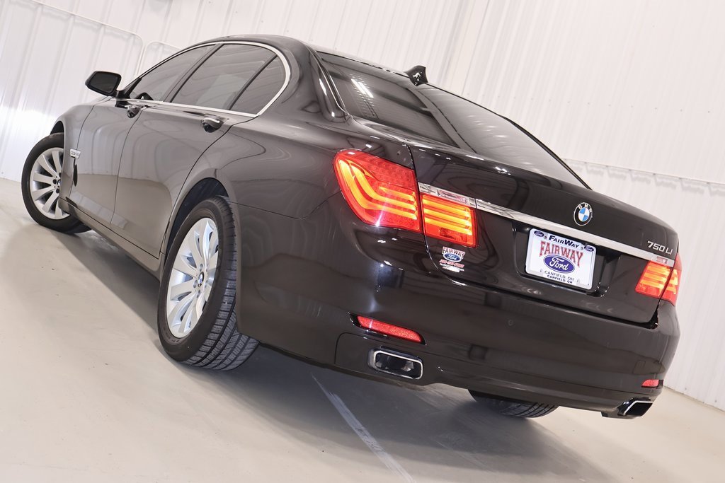Used 2011 BMW 750Li xDrive image 38