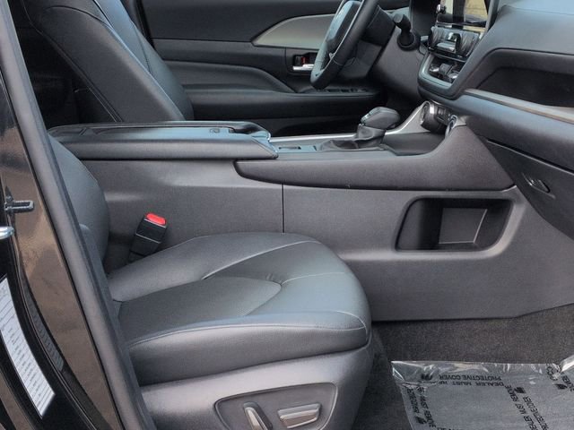 Certified 2025 Toyota Grand Highlander AWD image 30