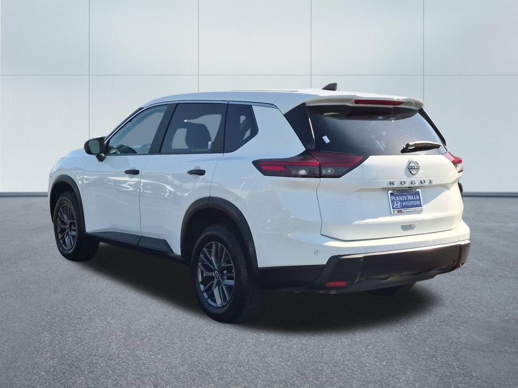 Used 2024 Nissan Rogue S FWD image 4