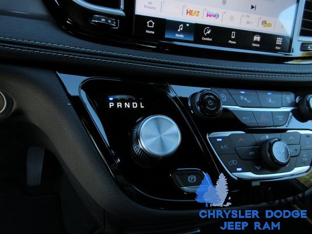 New 2026 Chrysler Pacifica Select image 11