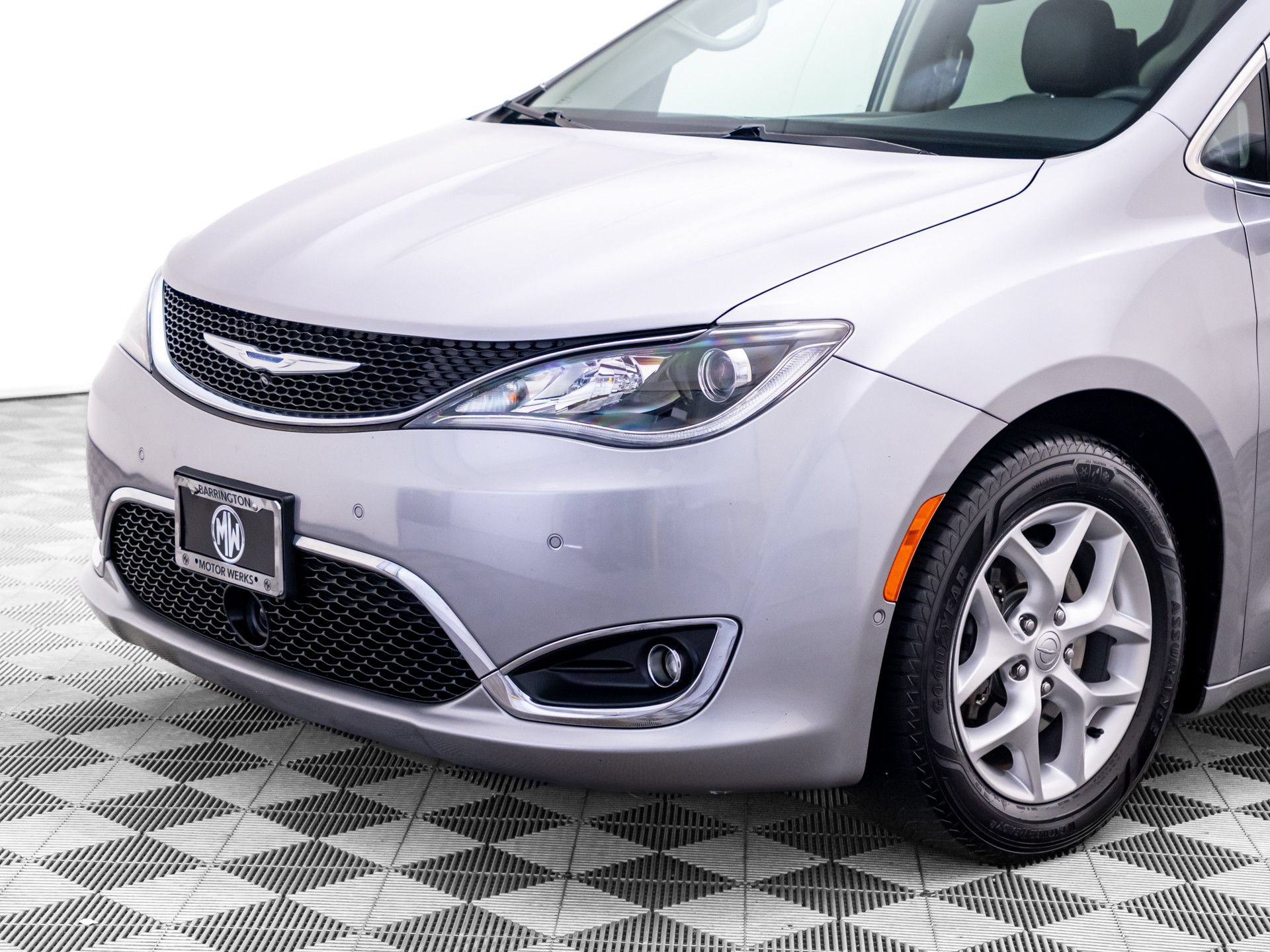 Used 2017 Chrysler Pacifica Touring-L Plus w/ Advanced Safetytec Group FWD image 39