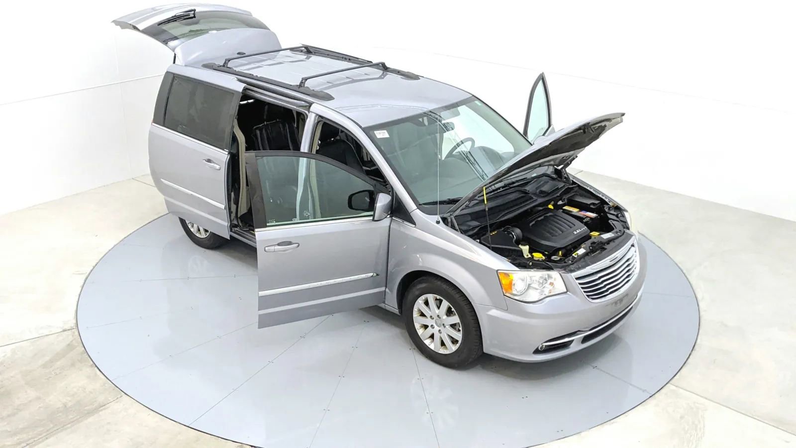 Used 2014 Chrysler Town & Country Touring image 43