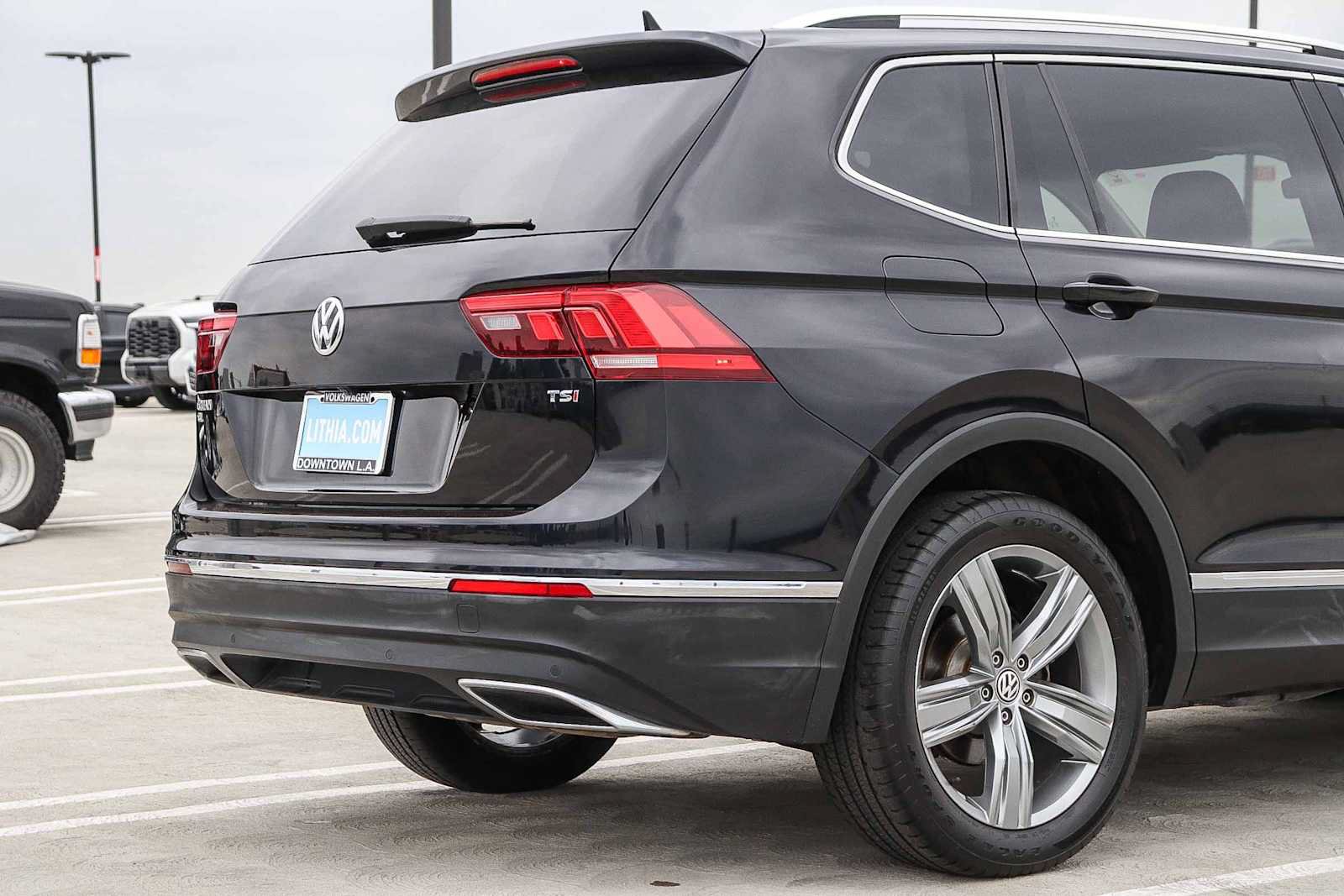 Used 2018 Volkswagen Tiguan SEL Premium FWD image 9