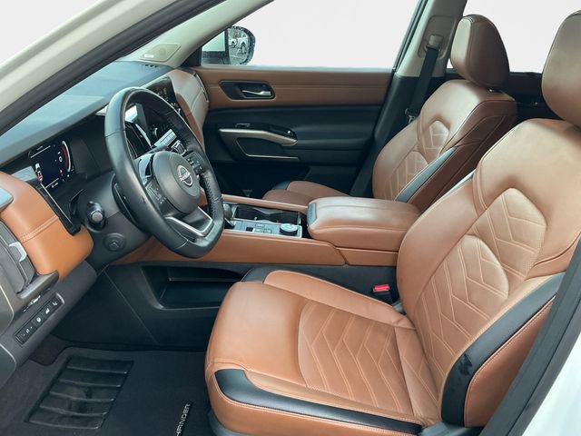 Used 2024 Nissan Pathfinder Platinum image 10